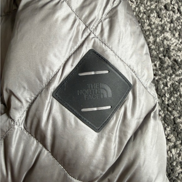 The North Face Women's Hooded Parka- medium - Picture 4 of 5